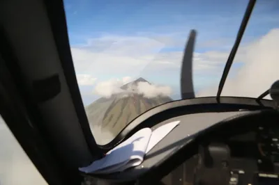 Vol en ULM vers un volcan au Chili lors d'une expedition aeronautique